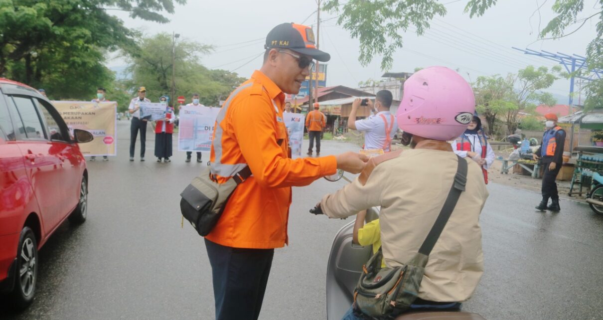 Tingkatkan Keselamatan Kai Divre Ii Sumbar Sosialisasi Di Perlintasan