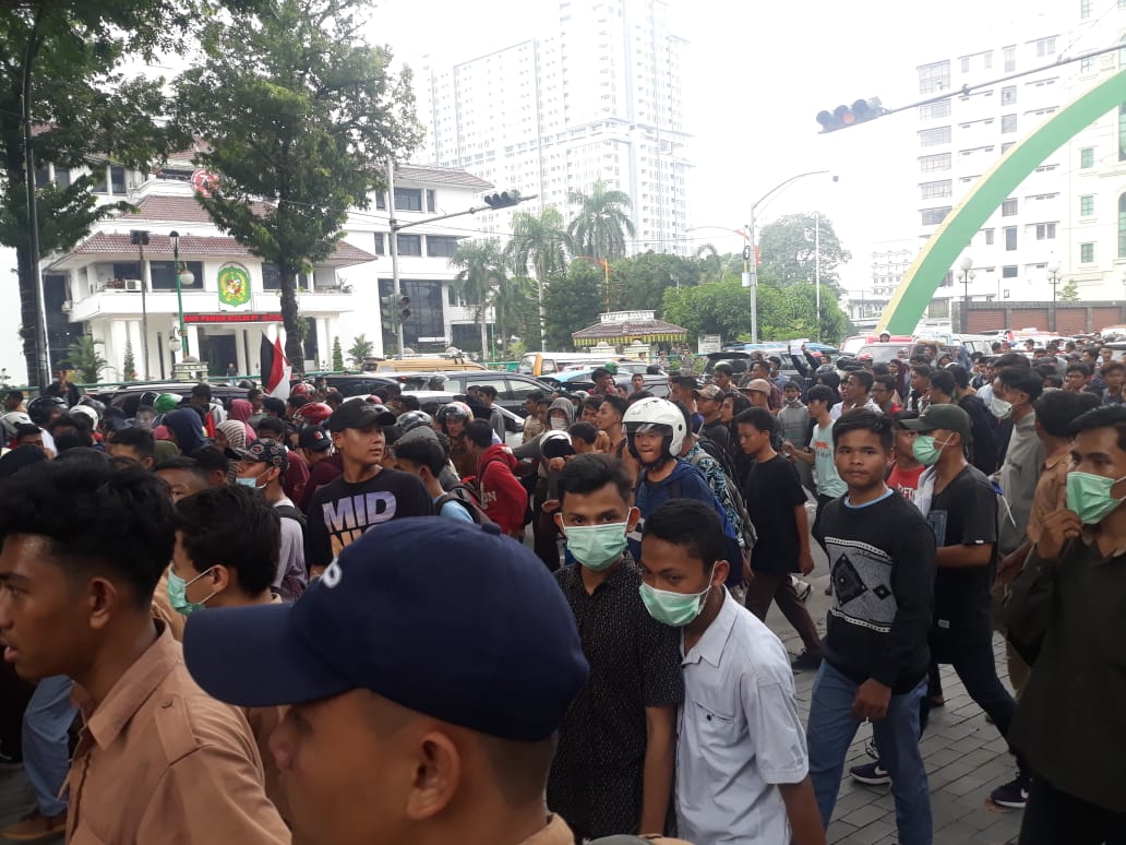 Ratusan Pelajar Ikut Demo, Jalanan Macet