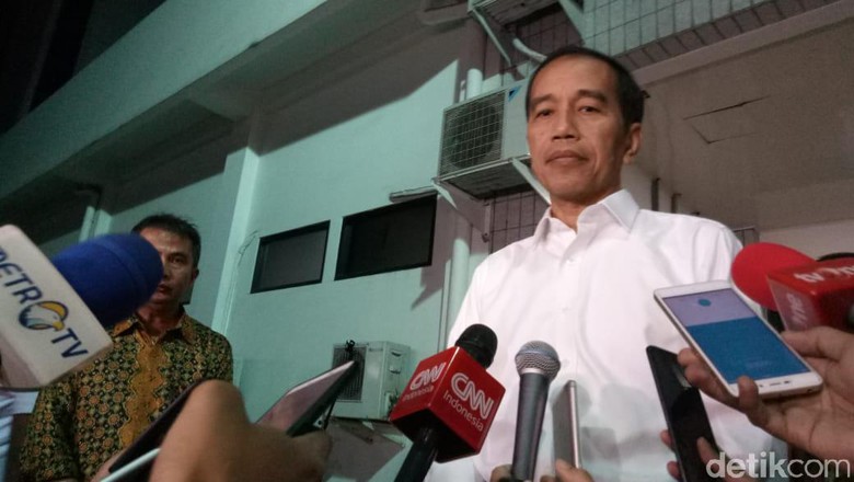 Presiden Jokowi Melayat, Sampaikan Duka Mendalam