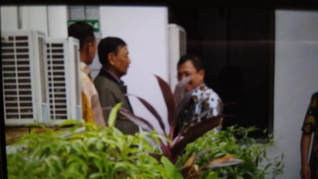 Penampakan Wiranto Keluar dari RSPAD Gatot Soebroto, Kondisi Sudah Sehat