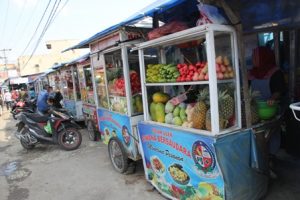 Destinasi Rujak Simpang Jodoh dan Legenda Bersatunya Dua Jomblo, Begini Cara Melly ‘Menggoda’