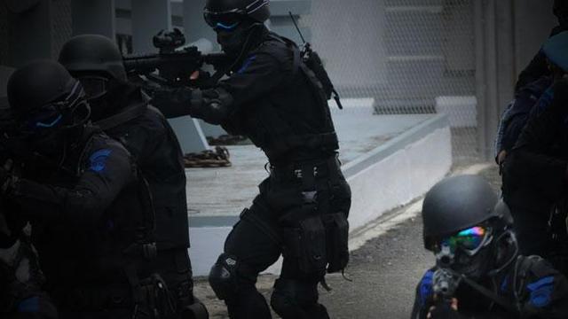 ,Polisi Geledah Rumah Terduga Teroris di Bekasi