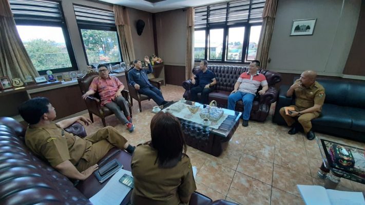 Bupati Karo Menyambut Baik Tawaran Hasan Kosasih Group Berinvestasi Peternakan Babi di Karo