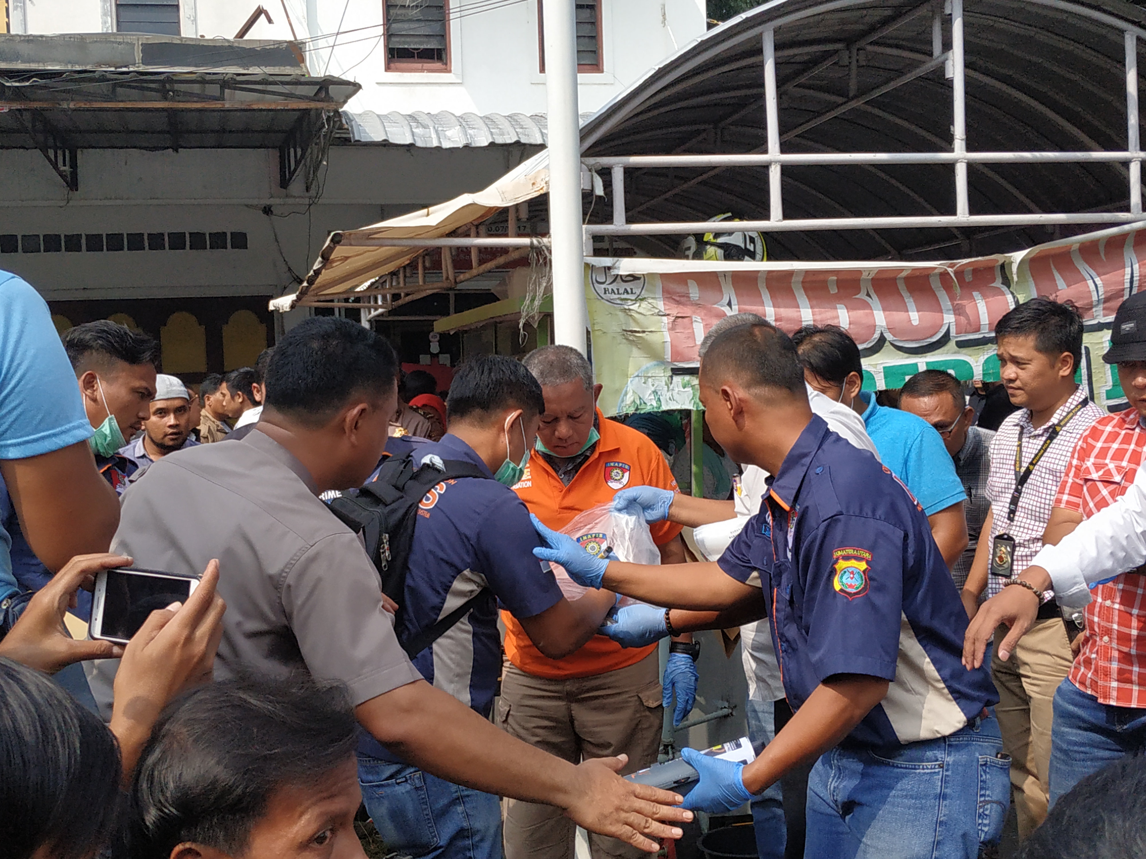 Polisi Olah TKP Aksi Bom Bunuh Diri di Mapolrestabes Medan