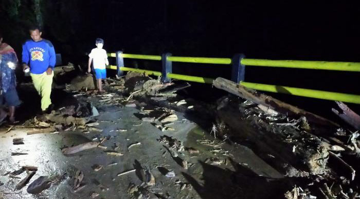 Jembatan Putus dan 3 Rumah Hanyut Diterjang Banjir Bandang di Labura