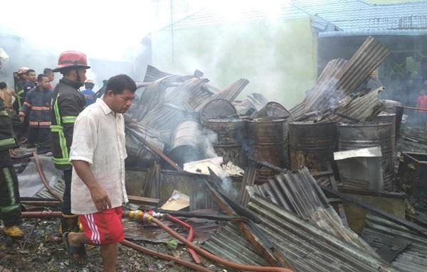 Gudang di Jalan Karya Jaya Ludes Terbakar