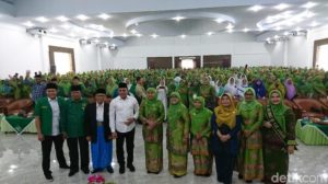 Dua Gubernur Berselawat Bersama di Rakerwil Muslimat NU Sumut.