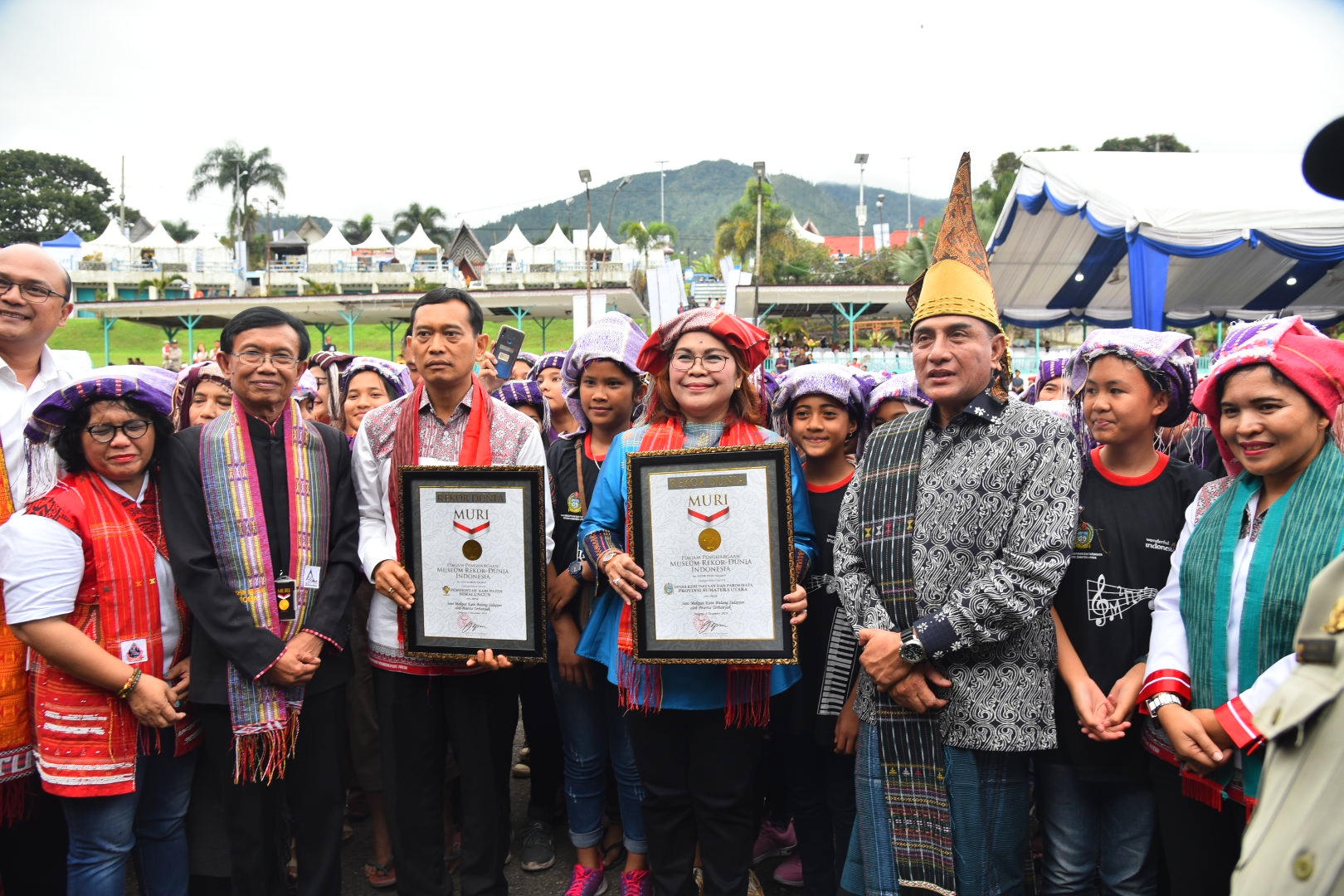 Gubsu Buka Festival Danau Toba, Pemakaian Bulang Sulappei Pecahkan Rekor MURI