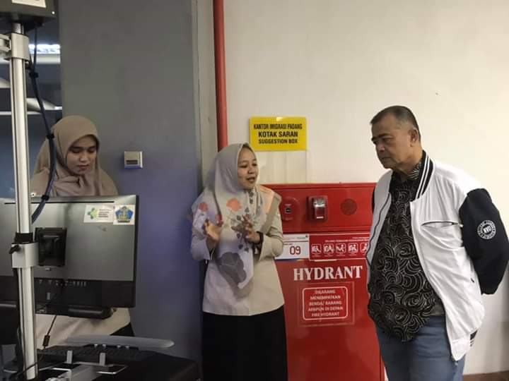 Wagub Sumbar Sidak Kesiapan Dinkes dan Angkasapura Siapkan Thermo Scanner di Bandara Minangkabau