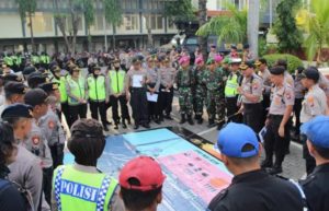 Demo Buruh di DPRD, Polrestabes Surabaya Kerahkan Personel Gabungan TNI & Polri