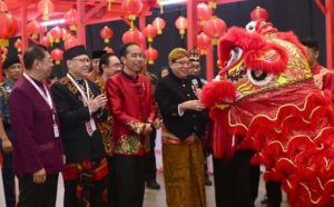 Jokowi Gunakan Pakaian Khas Tionghoa “Changshan” di Perayaan Imlek Nasional di Tangerang