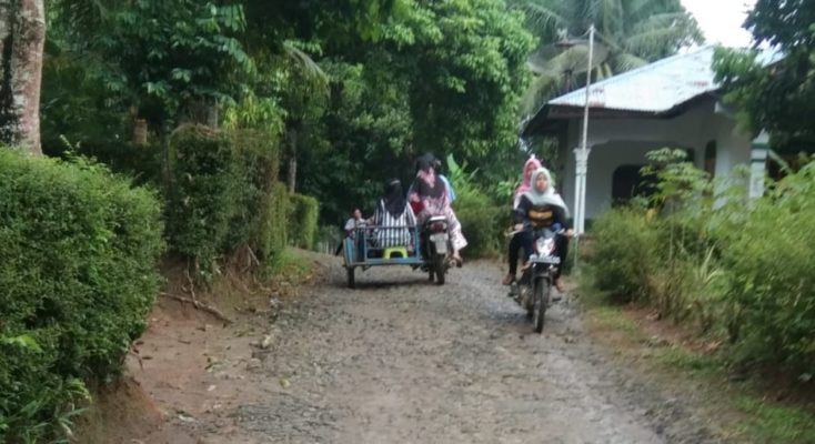 Jalan Menuju Objek Wisata Pemandian Alam Sweembath di Simalungun Rusak