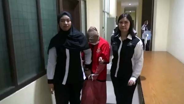Dokter Kecantikan Pembuat Lesung Pipi dan Sulam Alis Ditangkap Polisi