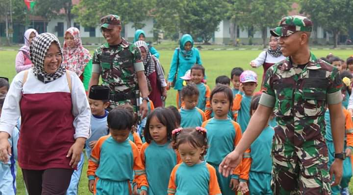 Kenalkan Profesi TNI Pada Anak-anak TK dan PAUD