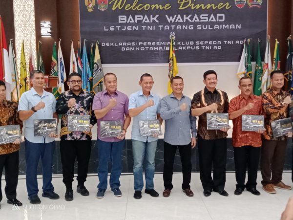 Bersama 15 Jenderal, Wakasad Deklarasikan Club Sepeda TNIAD di Sumbar
