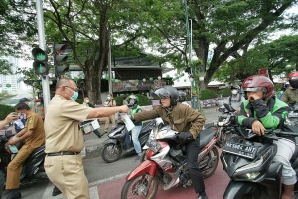 Cegah Wabah Corona, Pemko Medan Bagikan 1.000 Masker di Jalan Kota Medan