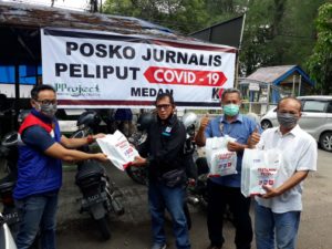 Pertamina Bagikan Paket Kepada Wartawan Peliput Covid 19 di Medan