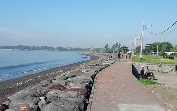 Untuk Memutus Penyebaran Virus, Pantai di Denpasar Ditutup