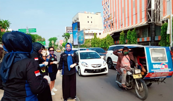 DPW Garnita Malahayati NasDem Sumut Bagi-bagi Masker