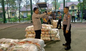 Untuk Disalurkan, Baharkam Polri Serahkan 35 Ton Beras ke Polda Banten