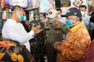 Akhyar Warning Pedagang dan Pengunjung Pasar Untuk Taat Gunakan Masker