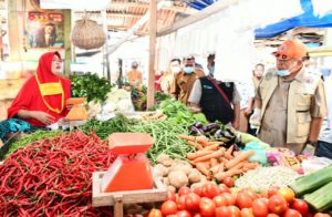Jelang Ramadhan, Bupati Soekirman Survey Kebutuhan Pokok Di 3 Pasar Tradisional