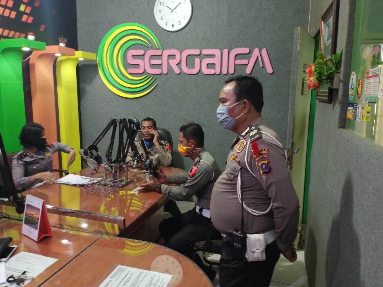 Pencegahan Pandemi Covid 19, Sat Lantas Melaksanakan Himbauan Melalui Radio Sergai FM