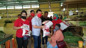 Peduli Pedagang Seirampah, DPC PDI Perjuangan Salurkan Bantuan