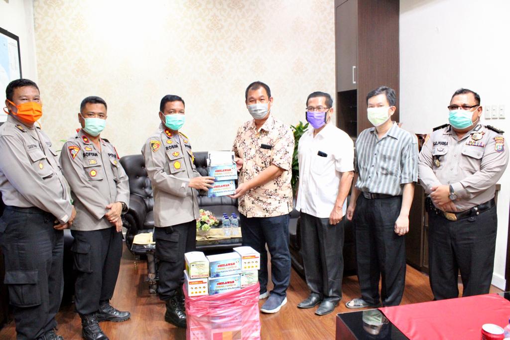 Peduli Dampak Covid-19, Perusahaan Aeng Dumbo Salurkan 1000 Masker Ke Polres Sergai