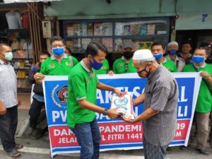 PWI Asahan Berbagi Bersama Loper Koran dan Janda Wartawan