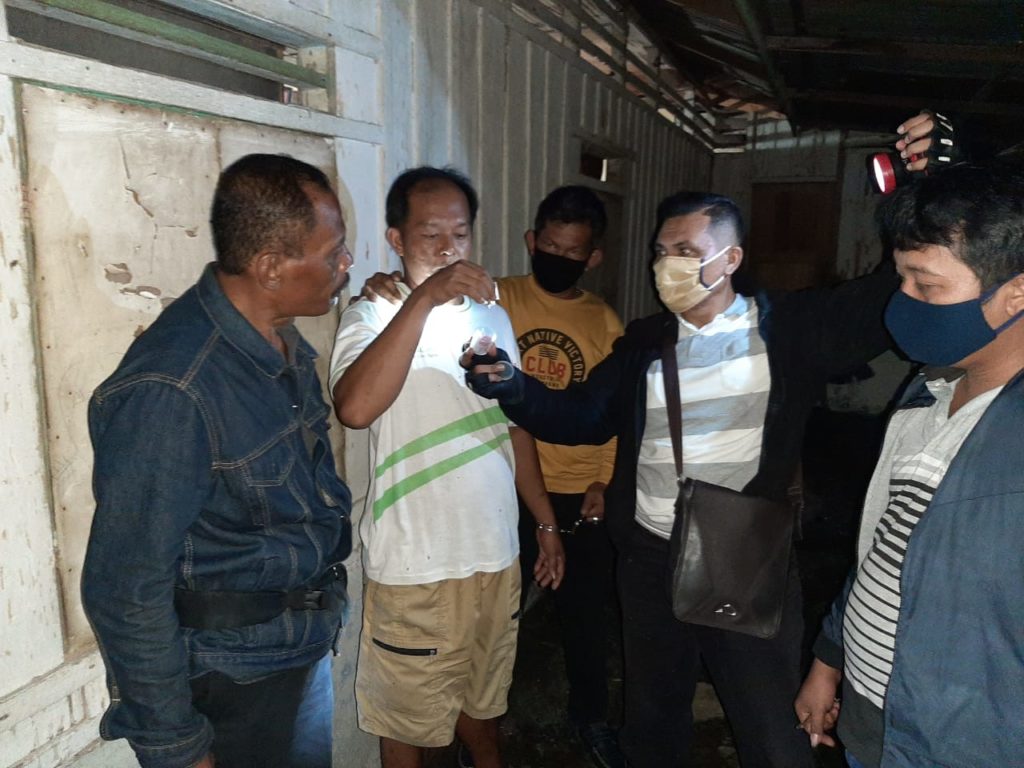Nunggu Pelanggan, Acin BD  Sabu Jampul Ditangkap Polisi Diteras Rumah Warga