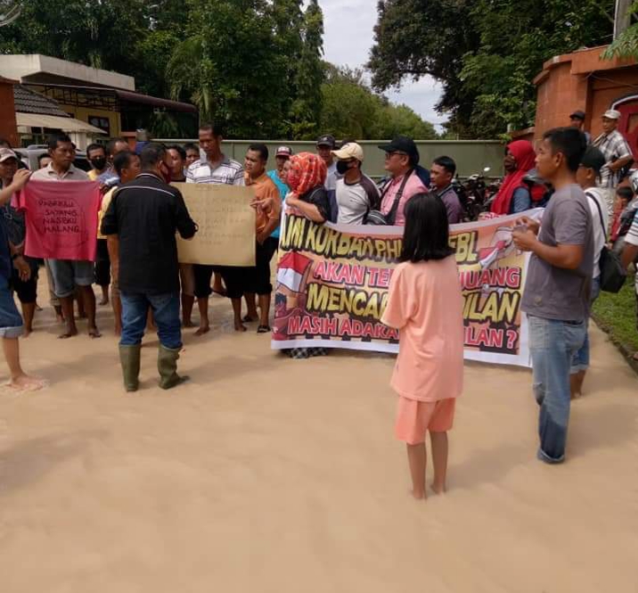 Karyawan PT Fairco Bumi Lestari Asahan Demo Tuntut Pesangon Meski dalam Kondisi Banjir