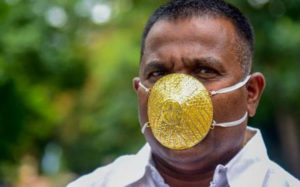 Tak Mau Kalah Dengan Masker Perak, Pria India Pakai Masker Berlapis Emas