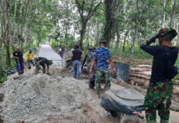 TNI Tuntaskan Infrastruktur Desa Okura di Pekanbaru