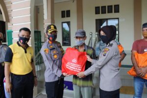 Polres Sergai Bagikan 100 Paket Sembako ke Warga Sei Rampah