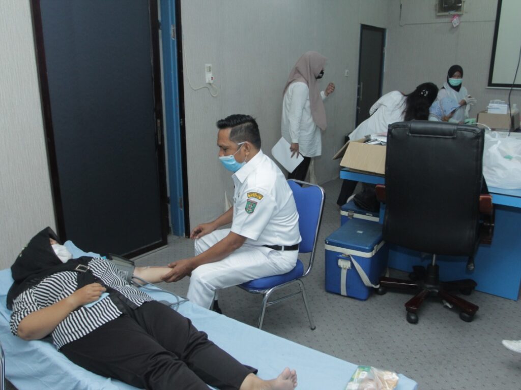 Wartawan dan Dinas Kominfo Asahan Donorkan Darah
