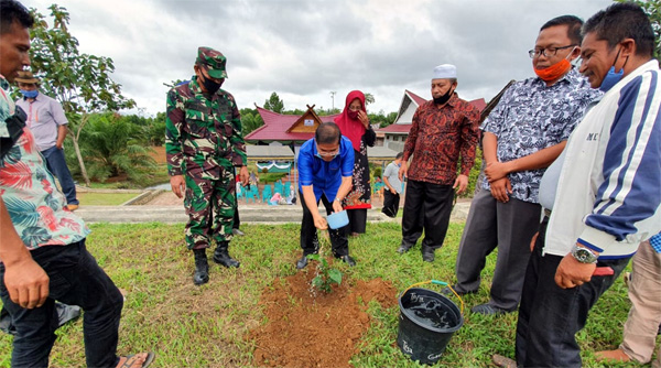 Petani NasDem dan Kelompok Tani di Tapsel Tanam Perdana Tanaman Hortikultura