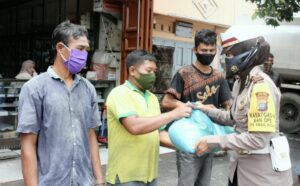 Satuan Lantas Polres Tebingtinggi Bagi Ratusan Paket Sembako