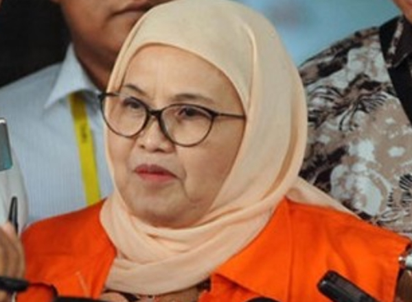 Mantan Menkes Siti Fadillah Supari Hirup Udara Bebas