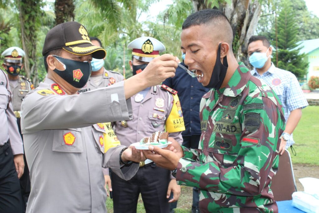 Kapolres Sergai Peringati HUT TNI di Kompi BC 122/TS