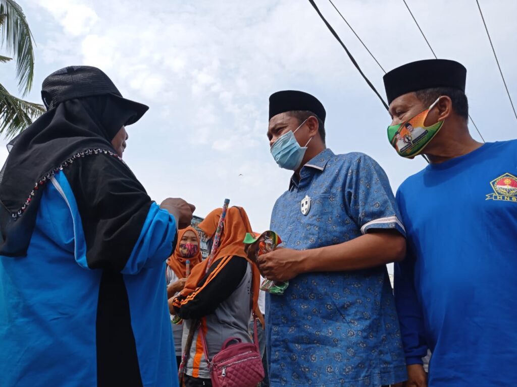 Darma Wijaya Bagikan 1.000 Masker Masyarakat ke Teluk Mengkudu