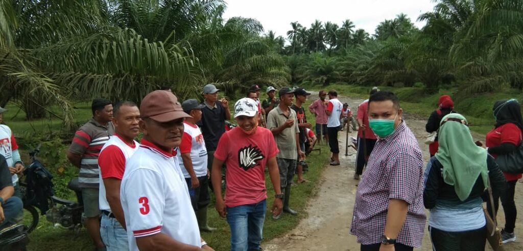 Antisipasi Banjir, Relawan Roswin Gotong Royong di Desa Punggulan