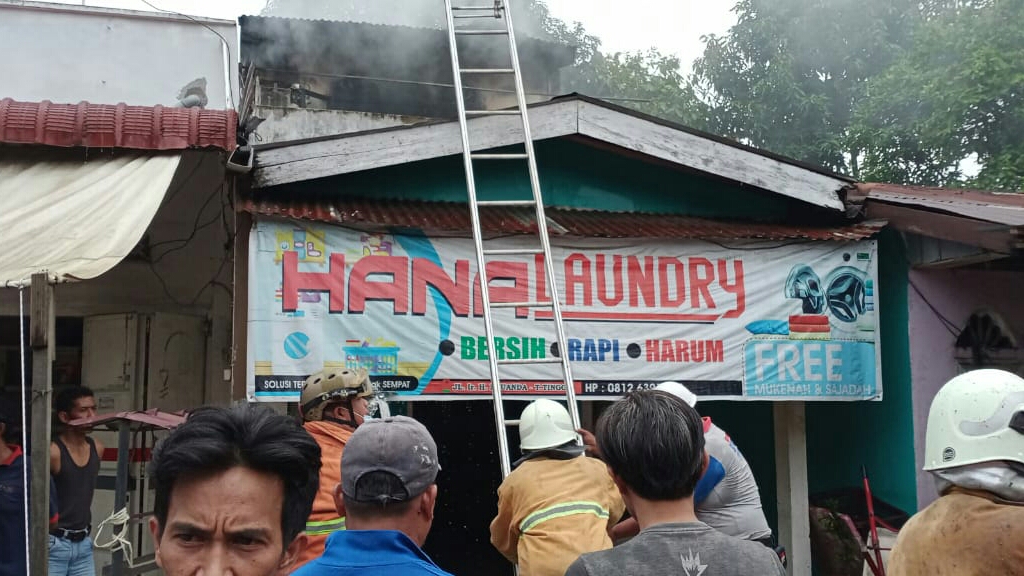 Diduga Korsleting Listrik, Ruko Laundry Simpang Dolok Tebingtinggi Terbakar