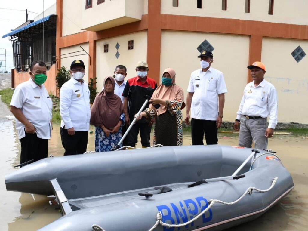 Pjs Bupati Sergai Salurkan Bantuan Untuk Warga Terdampak Banjir