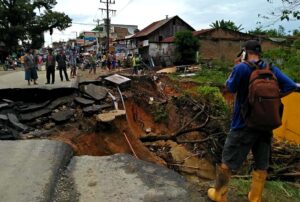 Longsor di Tanah Jawa, Jalan Lintas Asahan-Simalungun Terputus