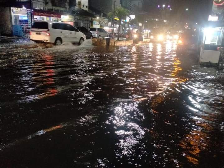 Satu Jam Diguyur Hujan, Banjir Rendam Pertokoan di Pusat Kota Kisaran