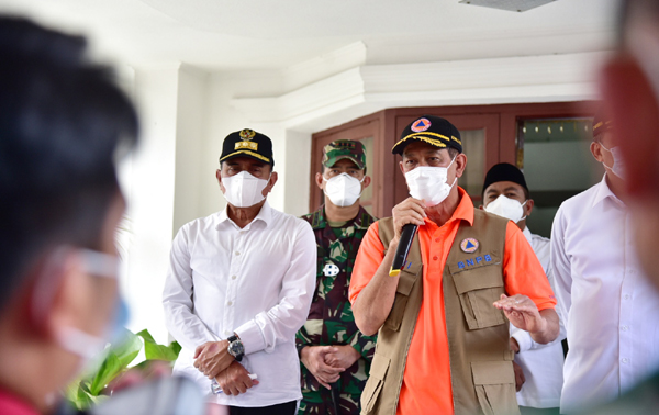 BNPB Tinjau De Flamboyan, Doni Monardo Ingatkan Pengungsi Disiplin Jalankan Protokol Kesehatan
