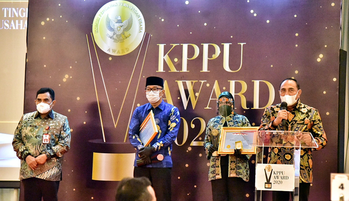 Gubernur Sumut Edy Rahmayadi Terima Penghargaan KPPU Award 2020