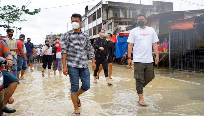 Bobby Nasution Turun Langsung dan Bantu Korban Banjir di Medan
