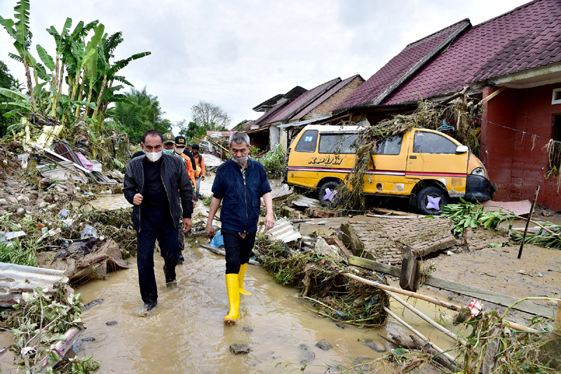 Gubernur Tinjau Lokasi Banjir di Medan dan Deli Serdang
